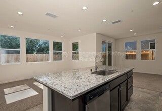 555 N Cattail Ct in Fresno, CA - Building Photo - Building Photo