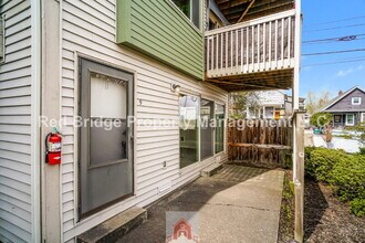 4310 S View Point Ter in Portland, OR - Building Photo - Building Photo