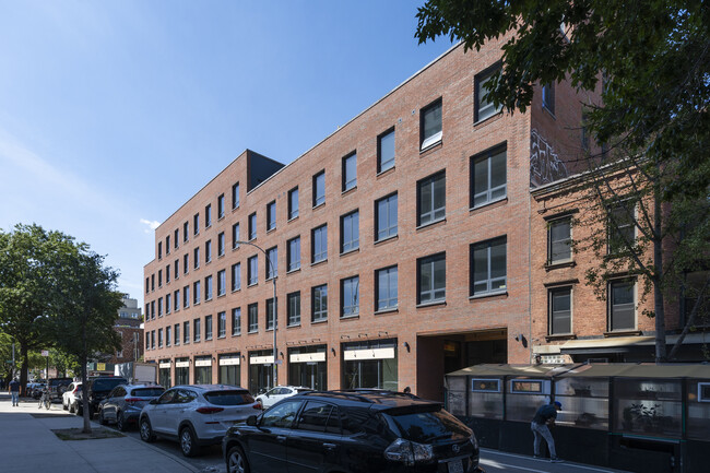 360 Wythe in Brooklyn, NY - Foto de edificio - Building Photo