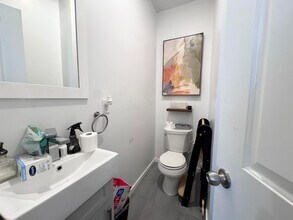 156 Van Horne St in Jersey City, NJ - Building Photo - Building Photo