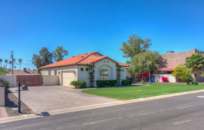 2617 E Captain Dreyfus Ave in Phoenix, AZ - Building Photo - Building Photo