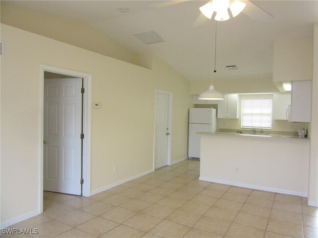 4546 28th St SW in Lehigh Acres, FL - Foto de edificio - Building Photo