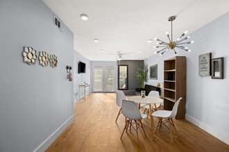 909 Reinli St in Austin, TX - Building Photo - Building Photo