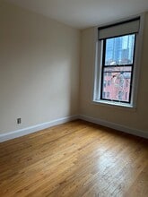 298 Commonwealth Ave, Unit 302 in Boston, MA - Foto de edificio - Building Photo