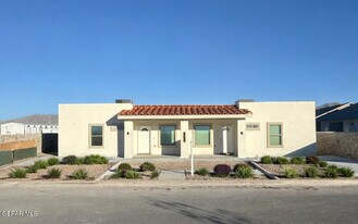 7746 Kiely Rd in Vinton, TX - Building Photo