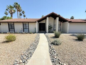 2965 E Los Posas Cir in Palm Springs, CA - Building Photo - Building Photo