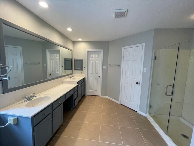 7110 Pembrough Ln in Katy, TX - Building Photo - Building Photo