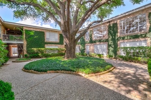 2101 Fountain View Dr, Unit B in Houston, TX - Building Photo