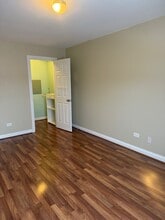 601 Quincy Bridge Ln, Unit 301 in Glenview, IL - Foto de edificio - Building Photo