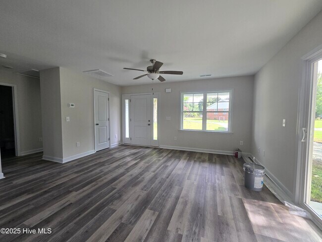 408 Sam Millis Dr in Sneads Ferry, NC - Building Photo - Building Photo