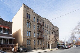 58-68 E 55th St in Brooklyn, NY - Foto de edificio - Building Photo