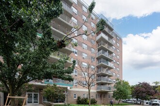 Skyview Towers in Woodside, NY - Foto de edificio - Building Photo