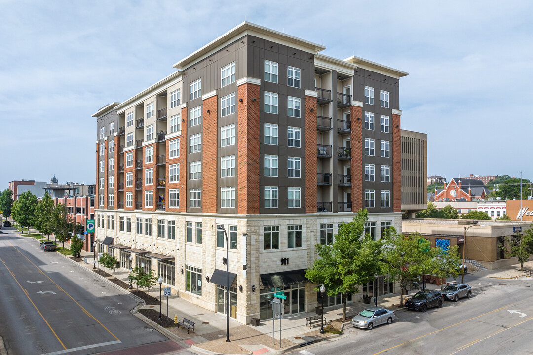 901 Lofts in Lawrence, KS - Building Photo