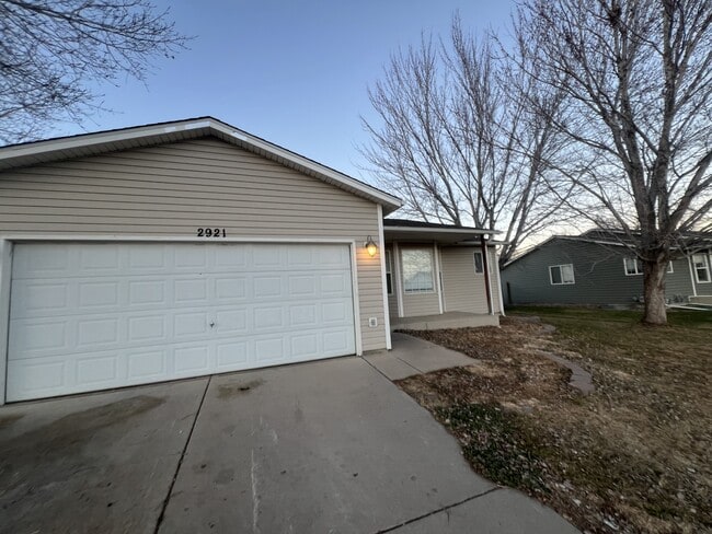 property at 2921 Anchor Dr