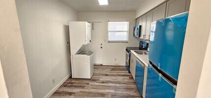 1051 NW 27th Ave in Fort Lauderdale, FL - Building Photo - Building Photo