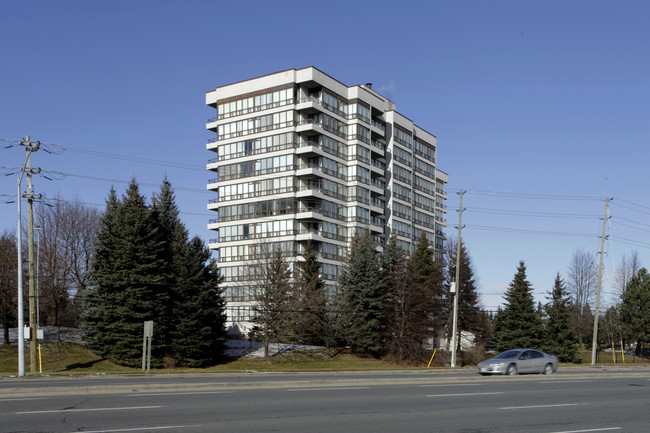 12 Laurelcrest St in Brampton, ON - Building Photo - Primary Photo