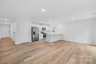 5150 Hyrule Dr in Charlotte, NC - Building Photo - Building Photo
