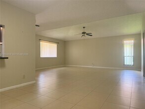 7029 Marlberry Ln in Tamarac, FL - Building Photo - Building Photo