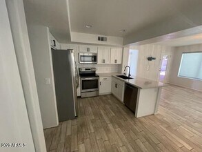 4602 E Angela Dr in Phoenix, AZ - Building Photo - Building Photo