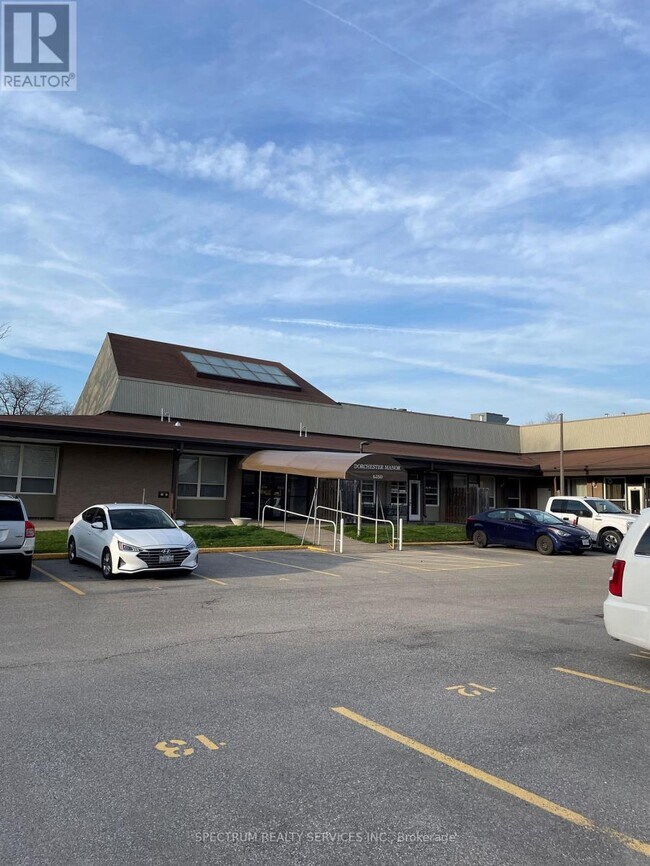 6350 Dorchester Rd in Niagara Falls, ON - Building Photo - Building Photo