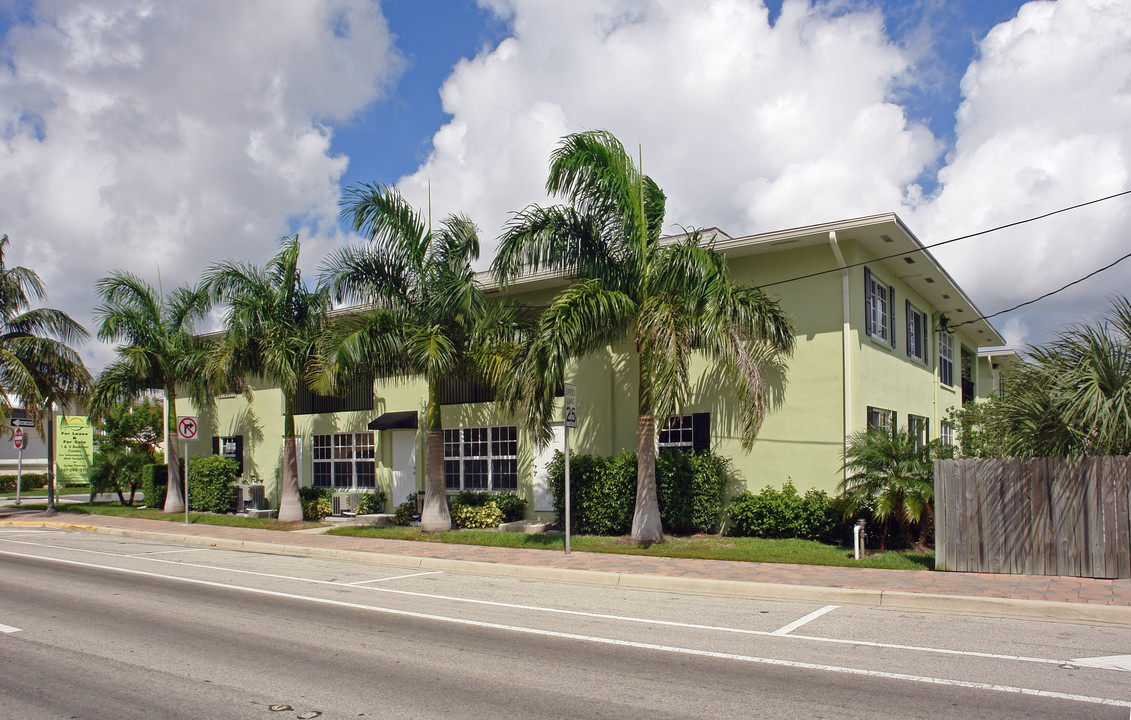 Tudor Court Apartments: South Bldg in Lake Worth, FL - Building Photo