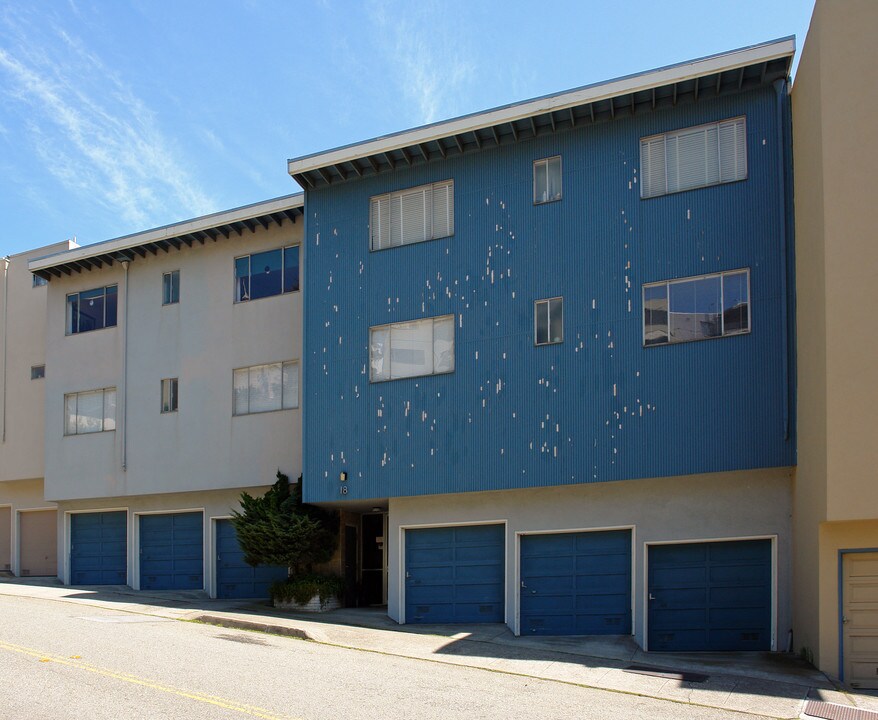 18 Gardenside Dr in San Francisco, CA - Building Photo