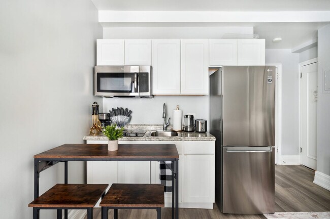 238 W 73rd St in New York, NY - Building Photo - Building Photo