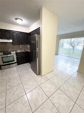 813 SW 10th St in Hallandale Beach, FL - Foto de edificio - Building Photo