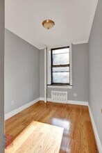424 E 9th St in New York, NY - Building Photo - Building Photo