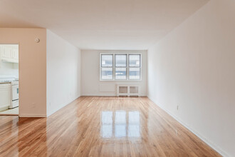 40 Barker Avenue in White Plains, NY - Foto de edificio - Interior Photo