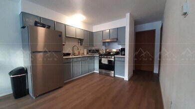 933 W 20th Ave in Anchorage, AK - Building Photo - Building Photo