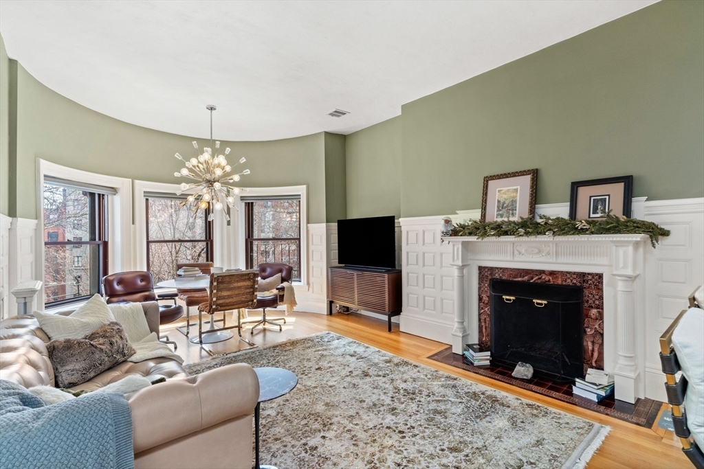 377 Commonwealth Ave in Boston, MA - Building Photo