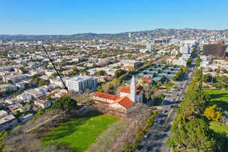 913 Le Doux Rd in Los Angeles, CA - Building Photo - Building Photo