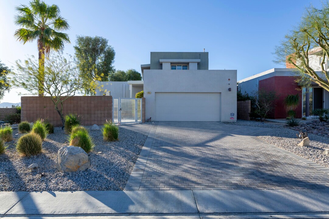 4962 Frey Way in Palm Springs, CA - Foto de edificio