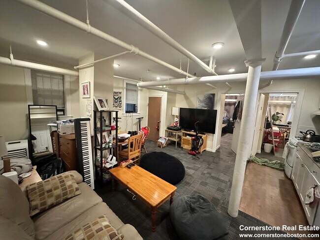 63 Burbank St, Unit 21 in Boston, MA - Foto de edificio - Building Photo