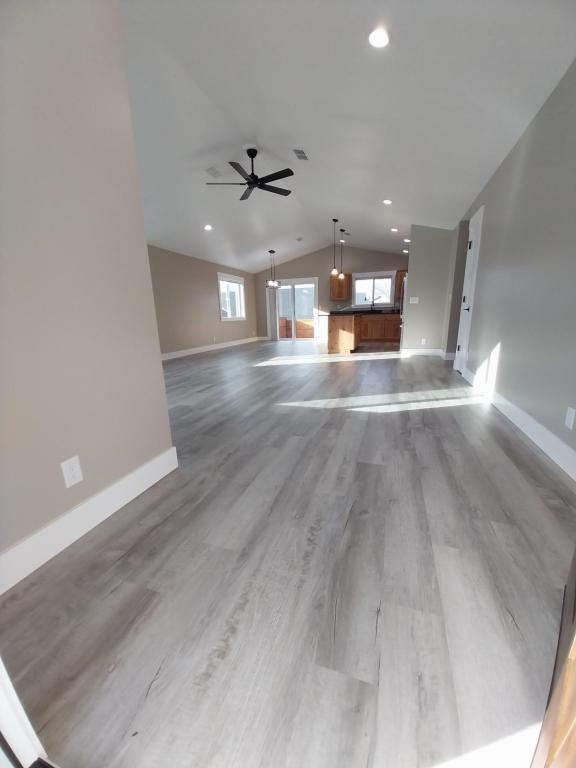 330 Hazel Way in Grants Pass, OR - Building Photo - Building Photo