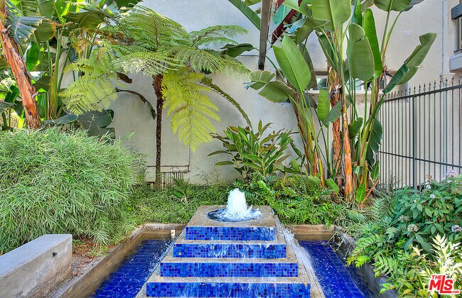 4900 Overland Ave in Culver City, CA - Building Photo - Building Photo