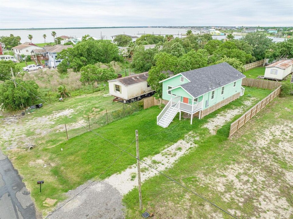 1028 15th St in San Leon, TX - Building Photo