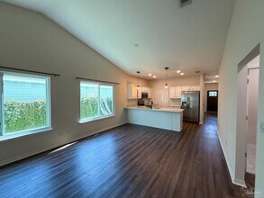 1208 E Yonge St in Pensacola, FL - Foto de edificio - Building Photo