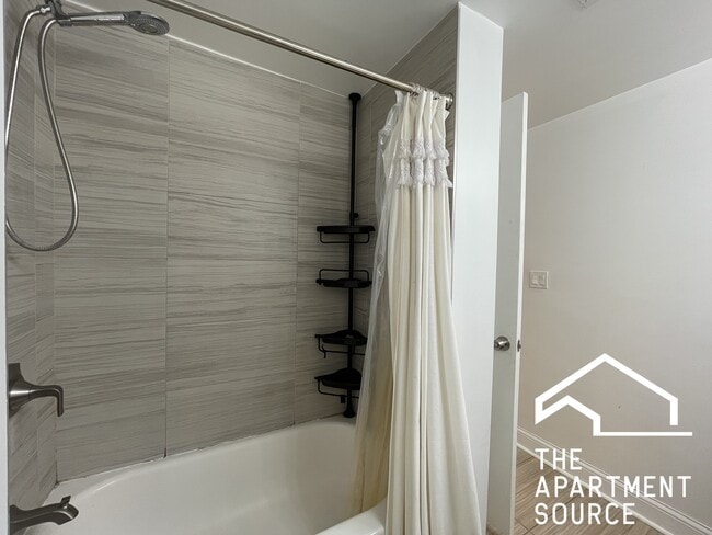 3320 W Altgeld St, Unit G in Chicago, IL - Foto de edificio - Building Photo