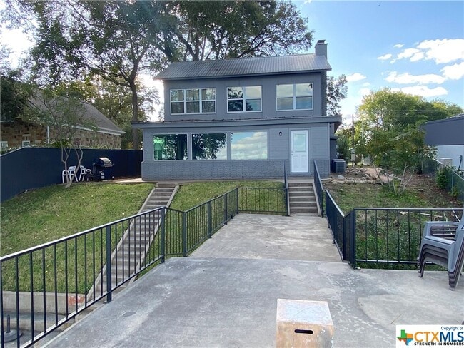 property at 523 Ski Lodge Rd