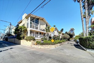 15 Spinnaker St, Unit 1 in Marina Del Rey, CA - Building Photo