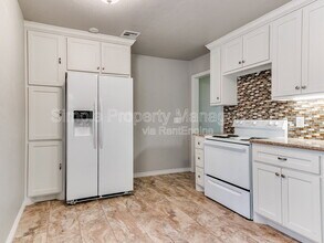 512 W Lockheed Dr in Midwest City, OK - Building Photo - Building Photo