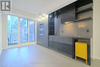 70 Temperance St in Toronto, ON - Building Photo - Building Photo