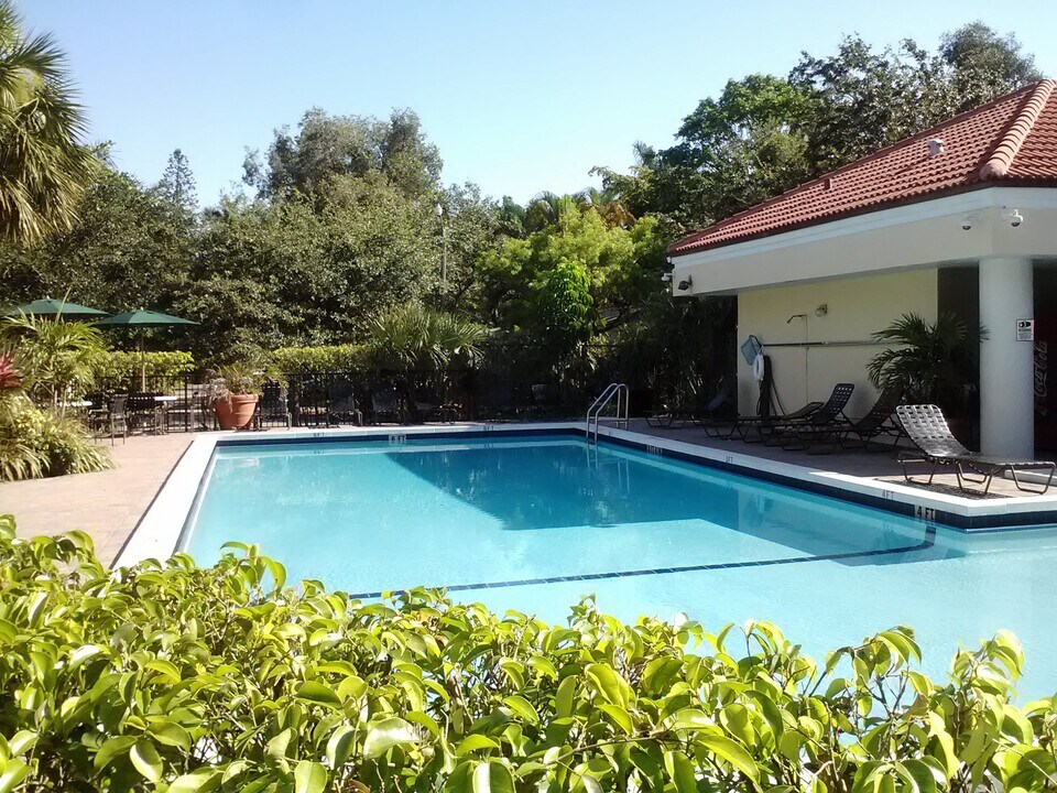 2550 SW 18th Ter, Unit 2114 in Fort Lauderdale, FL - Building Photo