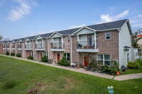 Shaver Landing in Pasadena, TX - Foto de edificio - Primary Photo