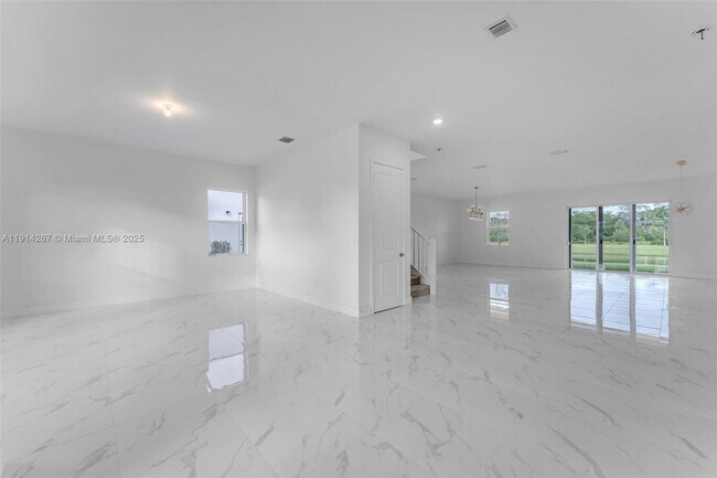 4336 SW 122nd Terrace in Davie, FL - Building Photo - Building Photo