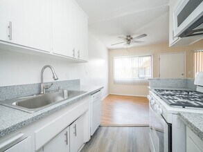 1166 Crenshaw Blvd. in Los Angeles, CA - Building Photo - Building Photo
