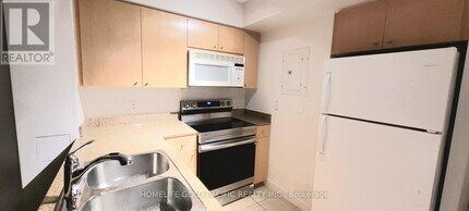 373 Front St W in Toronto, ON - Building Photo - Building Photo