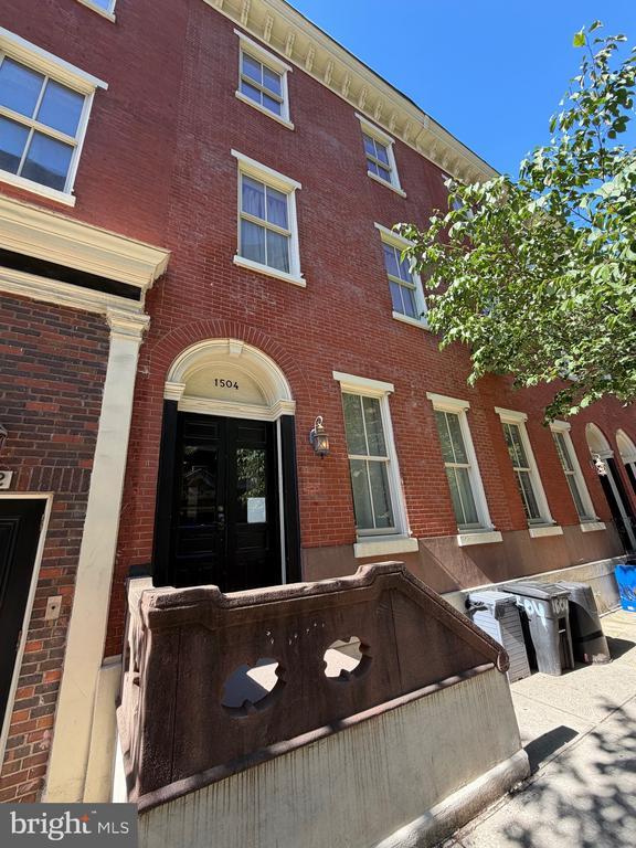 property at 1504 Mt Vernon St